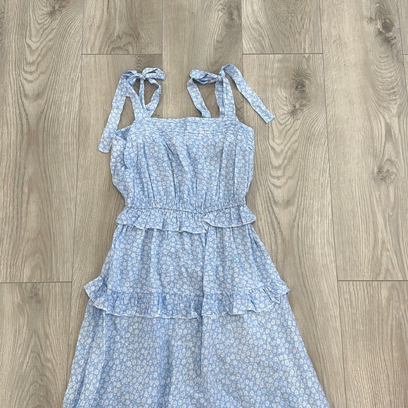 Floral maxi dress. Never worn. - Picture 2 of 3